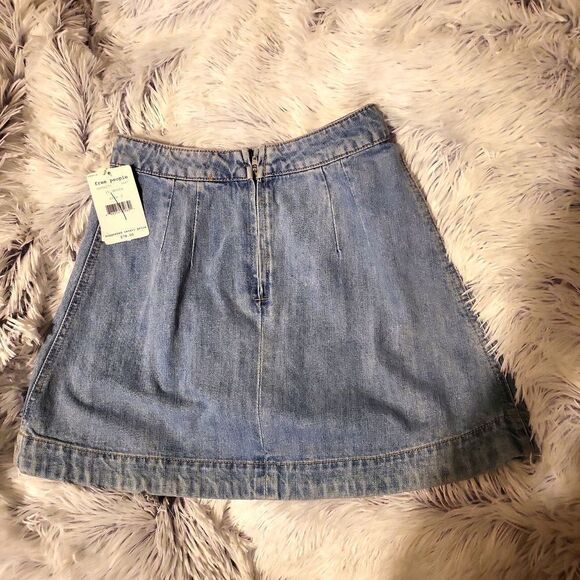 Free people mini skirt NWT, SIZE 2- denim - Picture 3 of 7